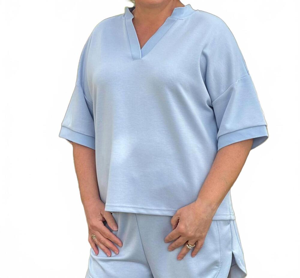 NEW SOUTHERN GRACE eva collection v-neck top in blue